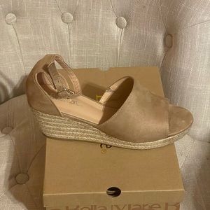 Size 8.5 Suede Beige Ladies Wedge